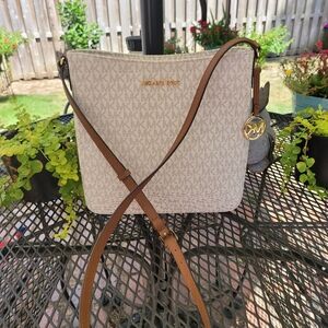 Michael Kors Messenger Crossbody Handba